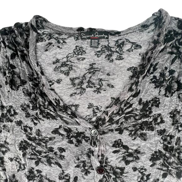 French Laundry Long Sleeve Floral Sweater Plus Size 22/24 Black Gray - Picture 3 of 11